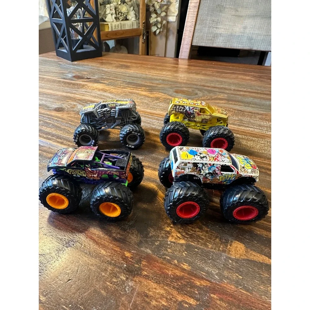 Monster Jam Trucks Lot of 4 Max-D‎ Psycho Delic Potty Central 4-Wheel Hive
